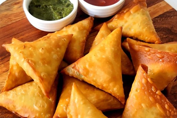 Best Samosa & Kachori Sabzi in Delhi