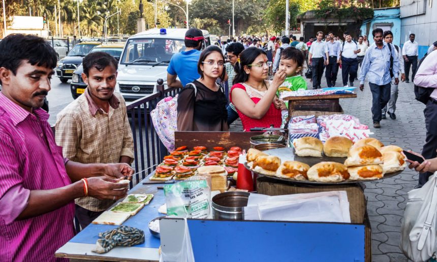 must-try street food in Mumbai